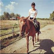 Ragazza impartisce lezioni private in varie materie